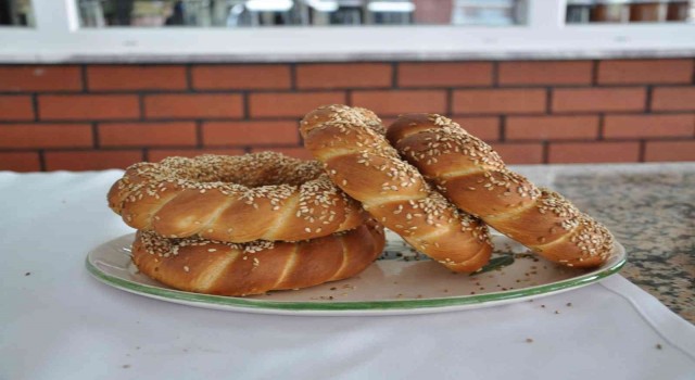 Çine Belediye Meclisinden örnek karar: öğrenciye simit 1 TL