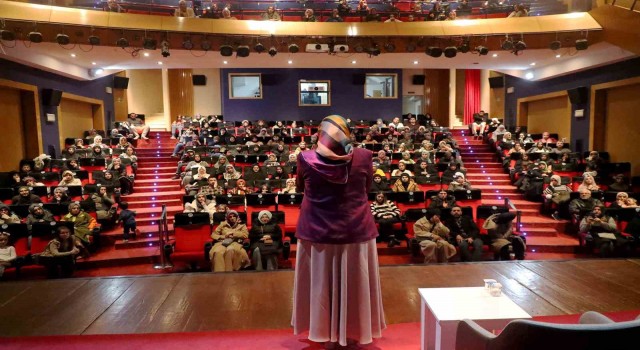 ‘Çocuğuma dini nasıl sevdiririm? sorusu AKMde cevap buldu