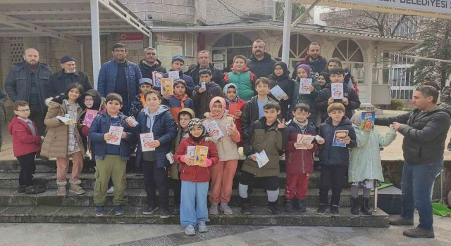 Çocuklar camileri şenlendirdi