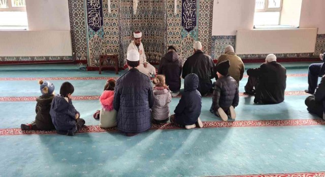 Çocukların ahlaklı, erdemli ve adil bireyler olarak yetiştirilmesi için gayret gösteriyoruz
