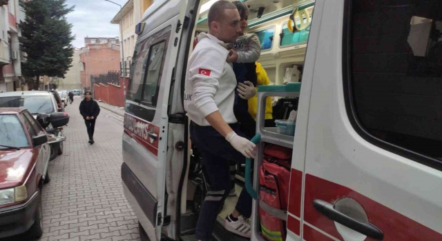 Çocuklarını yalnız bıraktığı evde yangın çıktığını gören anne sinir krizi geçirdi