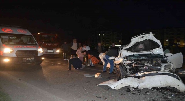 Çorluda iki otomobil kafa kafaya çarpıştı: 1 ölü, 3 yaralı
