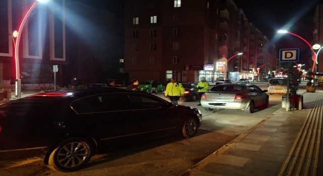 Çorum polisinin şok uygulamaları sürüyor