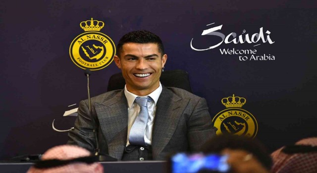 Cristiano Ronaldo, görkemli törenle Al Nassra imza attı