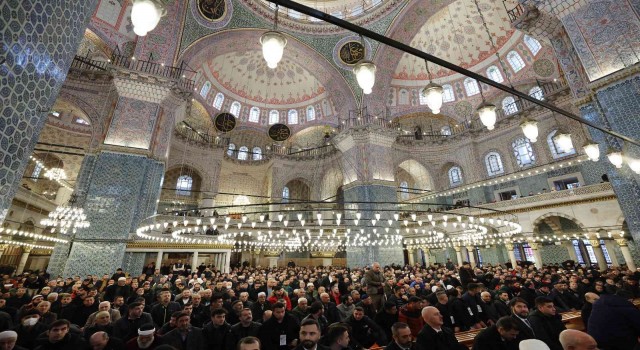 Cumhurbaşkanı Erdoğan, restorasyonu tamamlanan 3.5 asırlık Yeni Camiyi yeniden ibadete açtı