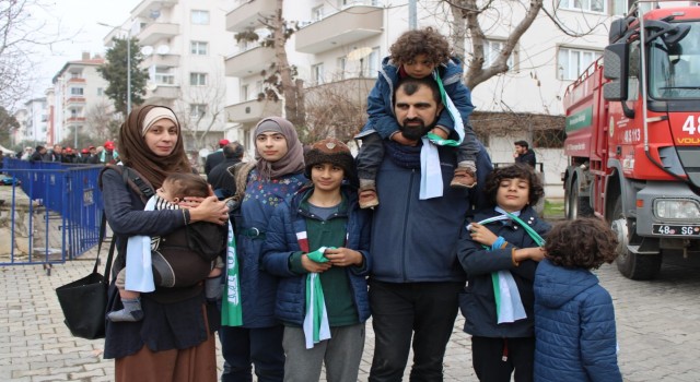 Cumhurbaşkanını görmek için 6 çocuğuyla Fransadan geldi