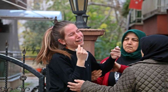 Dedesinin öldüğü haberini alan genç kız gözyaşlarına boğuldu