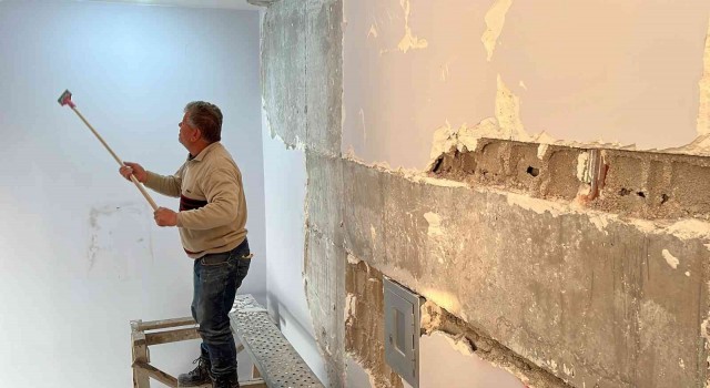Deprem sonrası ustaların tadilat yoğunluğu
