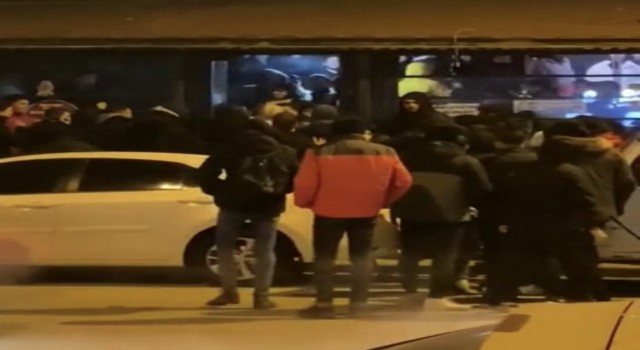Derbi izleyen taraftarlar ile Eskişehirsporlu taraftarlar arasında kavga çıktı
