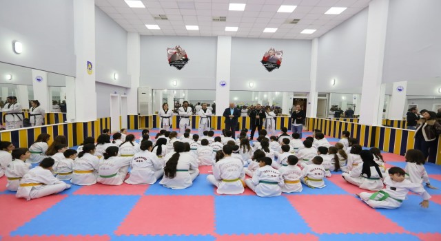 Derincede 480 tekvandocu kuşak atladı