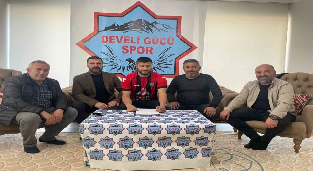 Develigücünde 15 futbolcu gitti, 12 futbolcu geldi