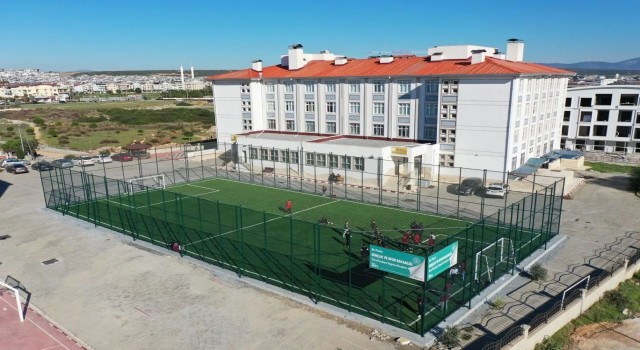 Didim Anadolu İmam Hatip Lisesinde halı saha hizmete girdi