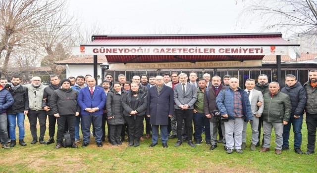 Diyarbakır Valisi gazetecilerle bir araya geldi