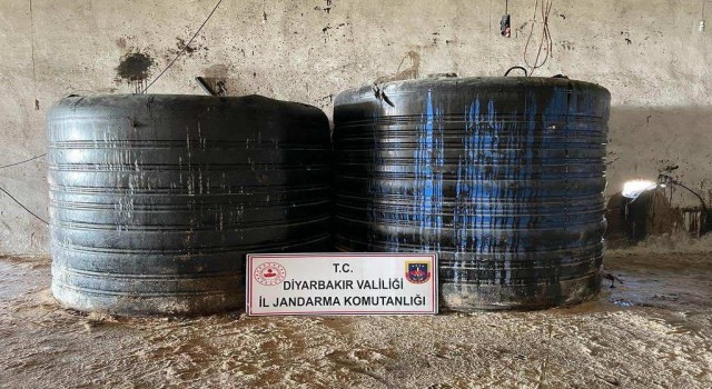 Diyarbakırda bir çiftlikte 40 bin litre kaçak yakıt ele geçirildi