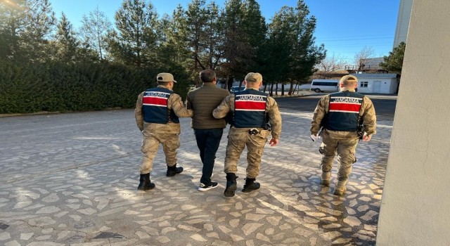 Diyarbakırda kesinleşmiş hapis cezası bulunan uyuşturucu taciri tutuklandı