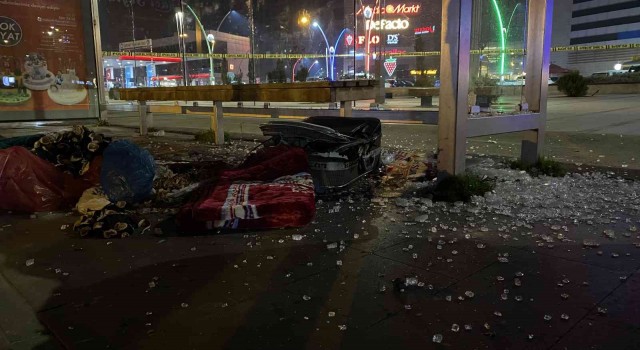 Diyarbakırda otobüs durağında şüpheli valiz fünye ile patlatıldı
