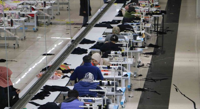 Diyarbakırlı öğrencilerden Ukraynalı askerlere uyku tulumu ihracatı