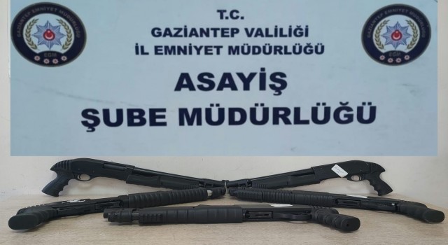 Durdurulan araçtan 5 adet pompalı tüfek çıktı