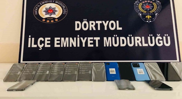 Durdurulan şahsın üzerinden 16 adet kaçak cep telefonu çıktı