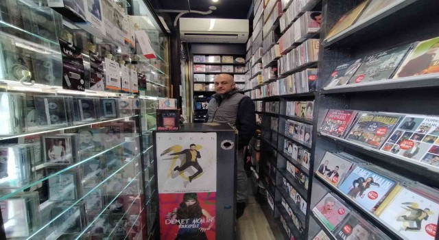 Edirnenin tek kasetçisi müşterilerini nostaljik yolculuğa çıkarıyor