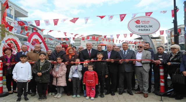 Efelerde Gençlik Parkı düzenlenen törenle açıldı