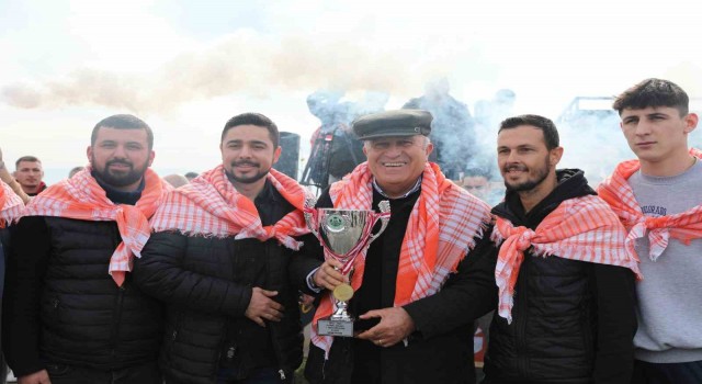 Efelerdeki Deve Güreşi Festivaline vatandaşlar yoğun ilgi gösterdi