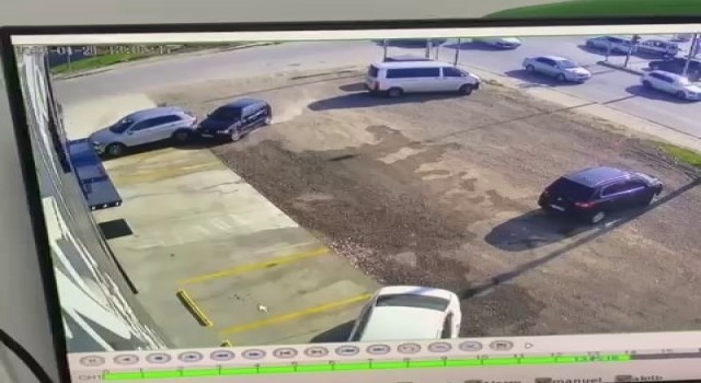 Ehliyeti olmayan sürücü fren yerine gaza basınca olanlar oldu