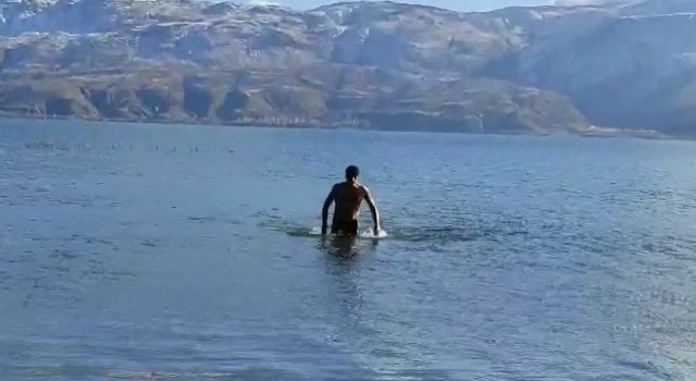 Eksi 5 derecede göle girdi