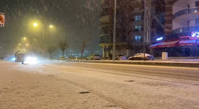Elazığa mevsimin ilk karı yağdı