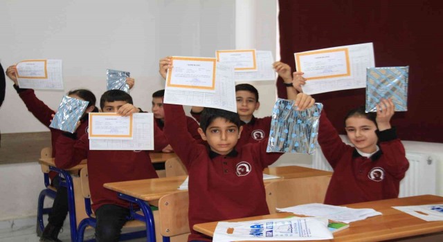 Elazığda 129 bin öğrenci karne heyecanı yaşadı