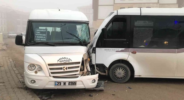 Elazığda minibüsler çarpıştı: 1 yaralı