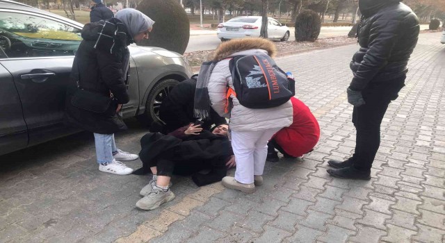 Elazığda otomobilin çarptığı öğrenci yaralandı