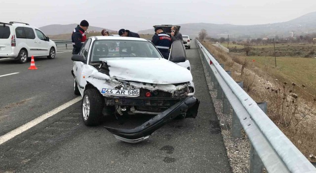 Elazığda trafik kazası: 4ü çocuk 7 yaralı