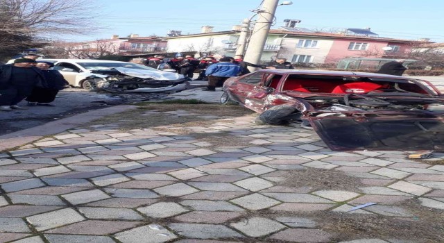 Elazığda trafik kazası:2 yaralı