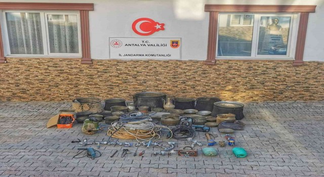 Elmalıda hırsızlık şüphelileri jandarmadan kaçamadı