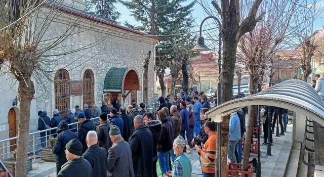 Emetteki camilerde yağmur duası ve hayır etkinliği