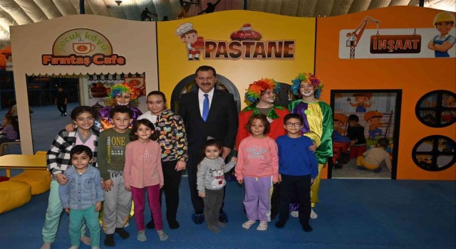 En güzel karne hediyesi Başkan Yücel Yılmazdan