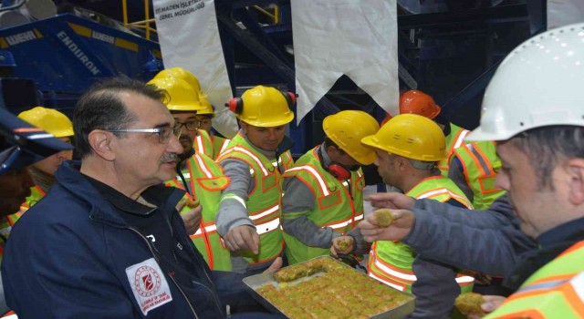 Enerji Bakanı Dönmez, yeni yıla bor işçileri ile girdi