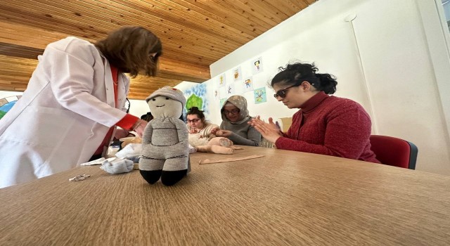Engelli bireyler bu kafede el becerilerini geliştirerek sosyalleşiyor
