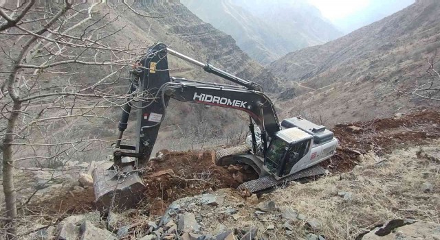 Engelli kardeşler için 2,5 kilometrelik yol çalışması