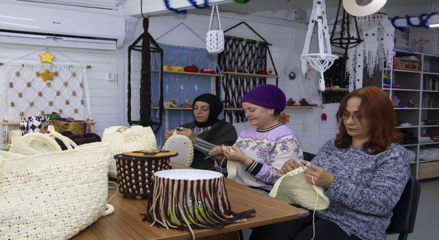 Engelsiz Yaşam Parkında annelere makrome eğitimi