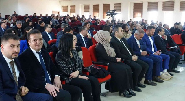 Ercişte başarılı öğretmenlere taltif belgesi verildi