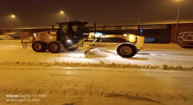 Ercişte kar temizleme çalışması