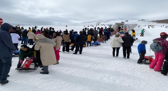 Erciyes hafta sonu turist akınına uğradı