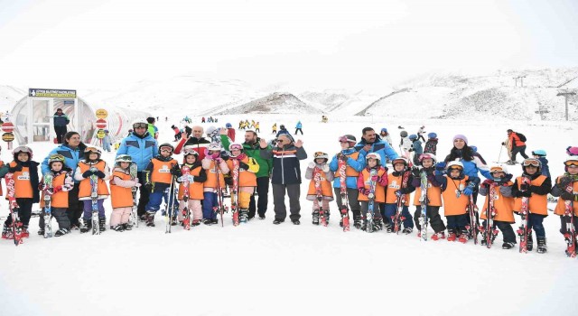 Erciyes Kayak Okulunda 7den 70e Herkes Kayak Öğreniyor