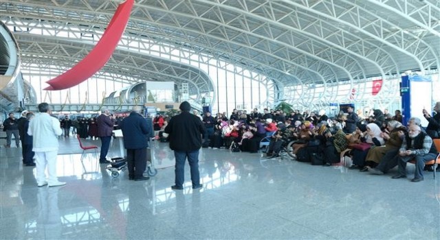 Erzincanda umre yolcuları dualarla uğurlandı