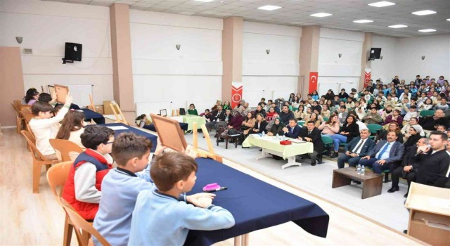Erzincanlı minik öğrenciler bilgide yarıştı