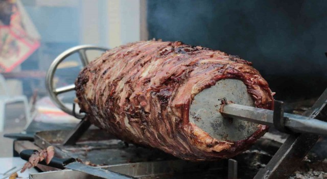 Erzurumlular memleket havası solumak için 2. Erzurum Cağ Kebabı Festivaline akın etti
