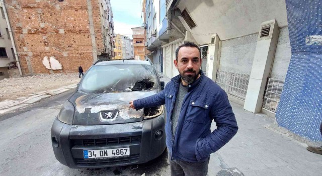 Esenlerde madde bağımlısı şahıs aracı yakıp kaçtı