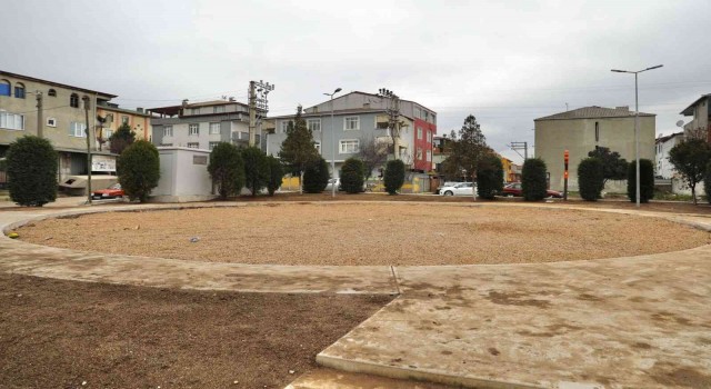 Esentepede çocuklarını parka gönderen ailelerin içine su serpecek uygulama
